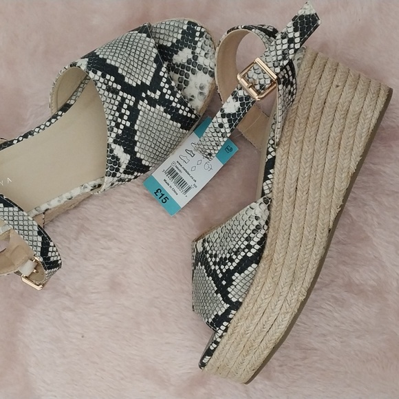 Papaya snakeskin gold buckle platform heel wedges shoes size 5 - Picture 6 of 7